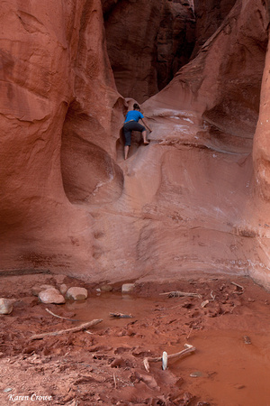 Climbing In to the Slot Canyon
